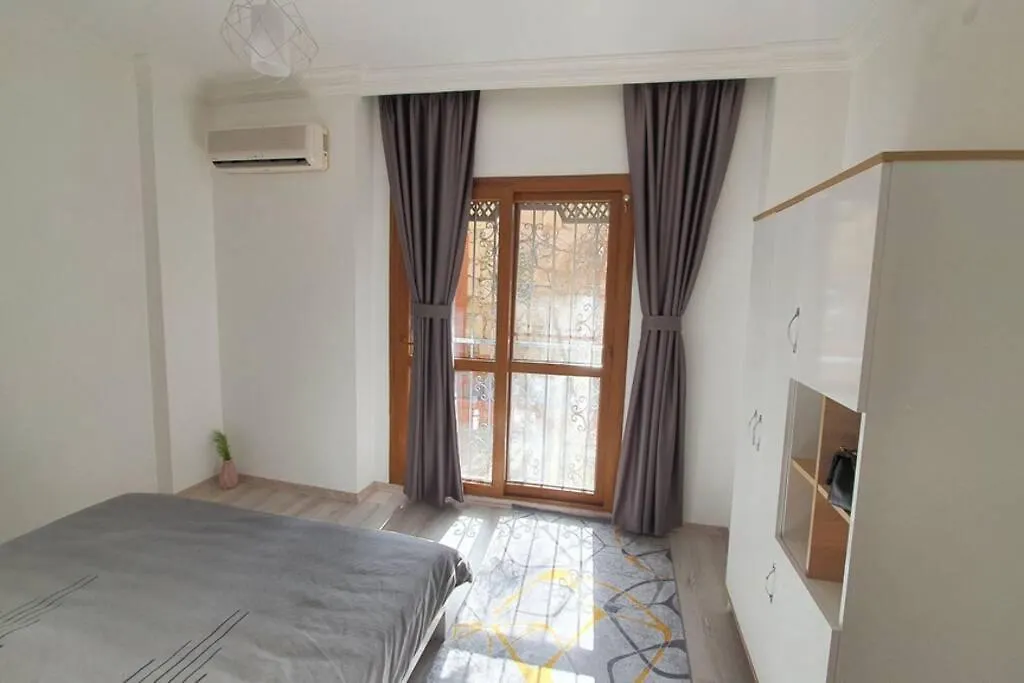 Διαμέρισμα 2+1 Apartm With Garden + Balcony , At Ladies Beach Κουσάντασι