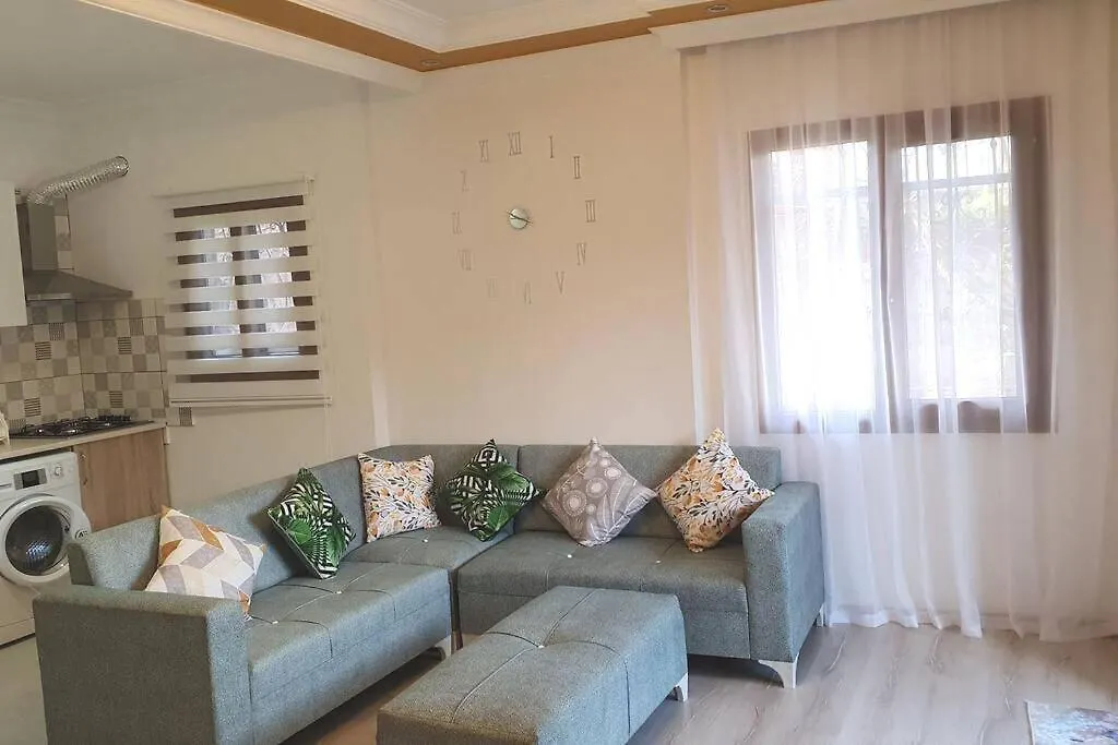 Διαμέρισμα 2+1 Apartm With Garden + Balcony , At Ladies Beach Κουσάντασι