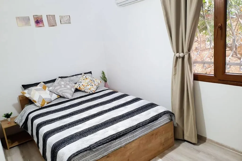 2+1 Apartm With Garden + Balcony , At Ladies Beach Κουσάντασι 0*,  Τουρκία
