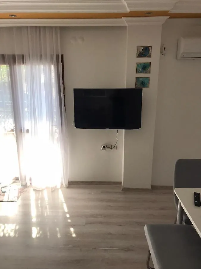 Διαμέρισμα 2+1 Apartm With Garden + Balcony , At Ladies Beach Κουσάντασι